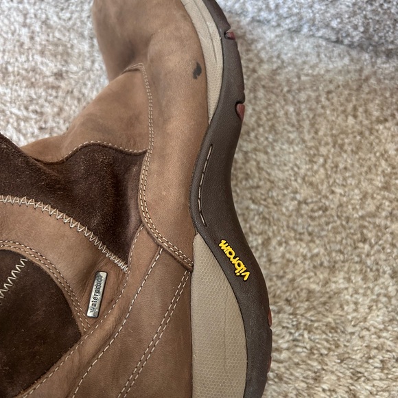 Dansko Cynthia Suede Shearling Lined Waterproof Boots in Brown. EUC. 39. - Picture 12 of 15